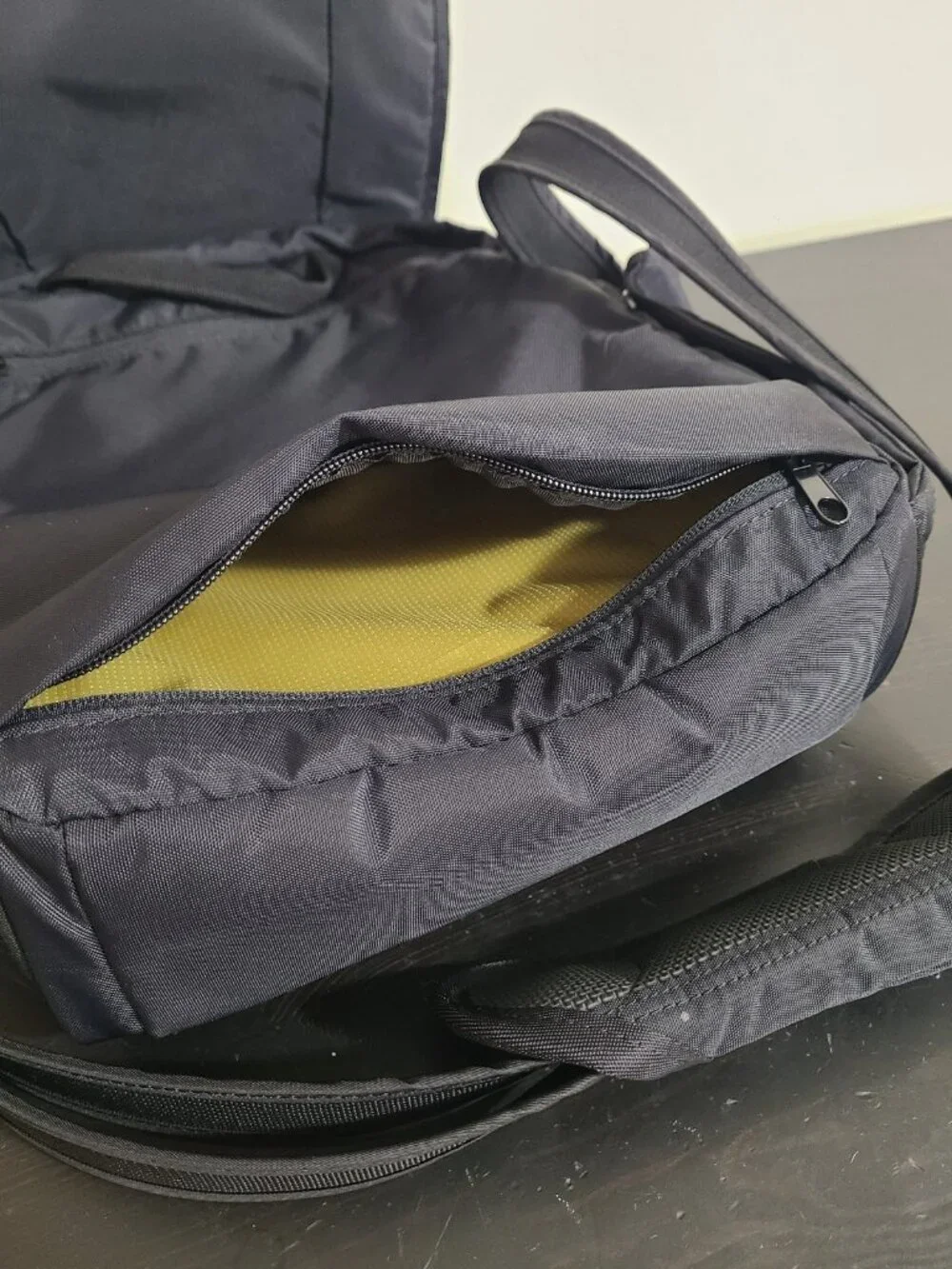 PacSafe Metro 300 GII Anti Theft RFID Shoulder Travel Bag Unisex Nylon